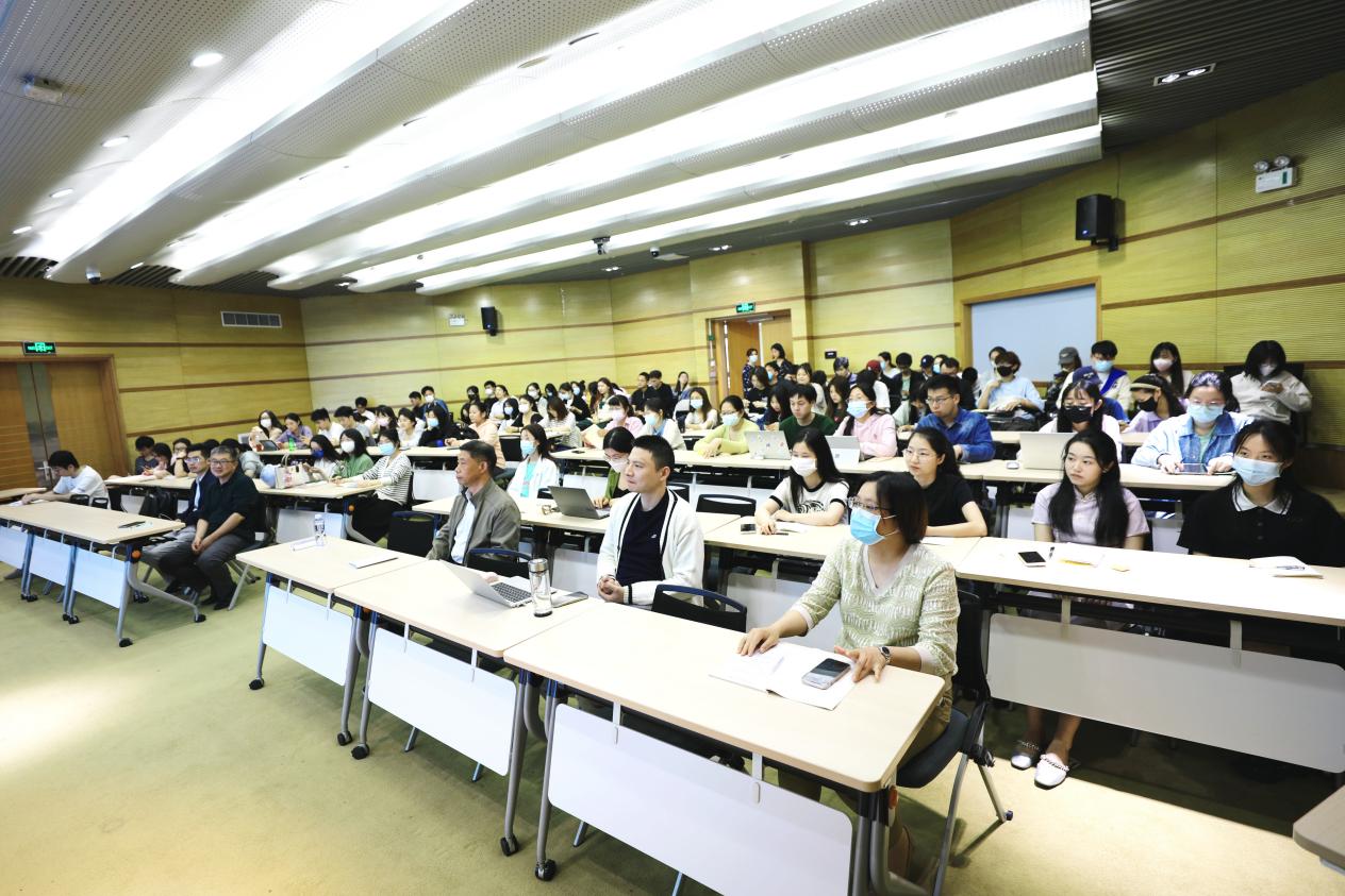 暨南大學(xué)經(jīng)濟(jì)學(xué)院院長馮帥章訪問管理學(xué)院